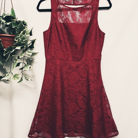 BB Dakota Dresses & Skirts - EUC BB Dakota Burgundy Lace Dress!